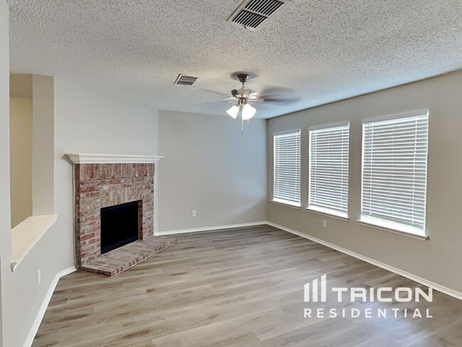 2728 Monticello Ln in Lancaster, TX - Building Photo - Building Photo