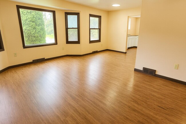 property at 16515 Dane Ct E