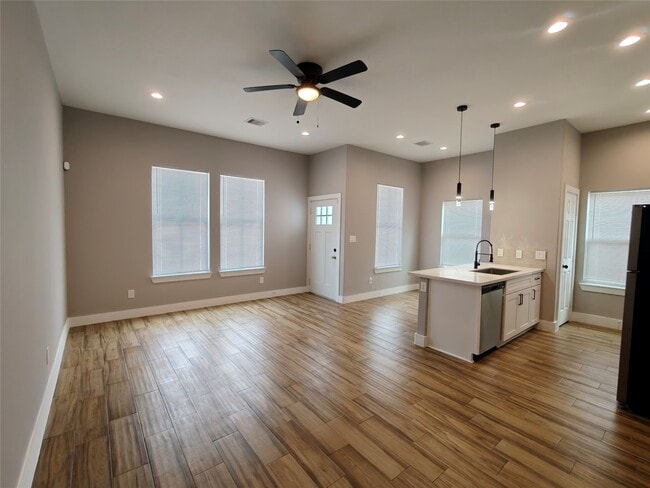 4124 Vaughn St in Houston, TX - Foto de edificio - Building Photo