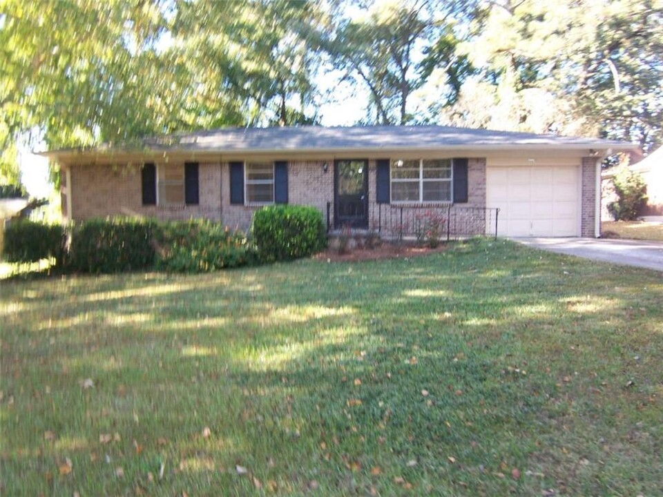 669 Glochester Pl NW in Norcross, GA - Building Photo