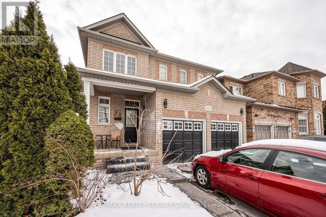 324 Brisdale Dr in Brampton, ON - Building Photo