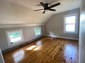 18 Emerald Pl in Easthampton, MA - Building Photo - Building Photo