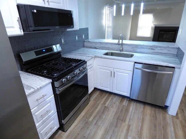 36 Butternut Ln in Rocky Hill, CT - Building Photo - Building Photo