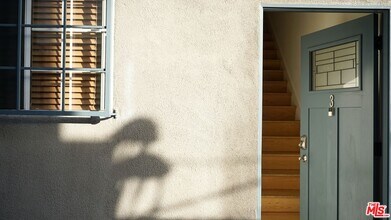 4612 Maplewood Ave-Unit -3 in Los Angeles, CA - Foto de edificio - Building Photo