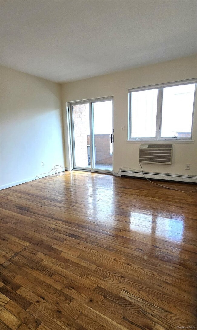 29-17 31st Ave in New York, NY - Building Photo - Building Photo