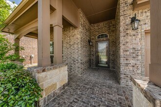 31 Mapleridge Dr in Edgecliff Village, TX - Building Photo - Building Photo