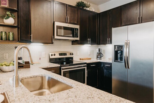 1301 Richmond Ave. photo'
