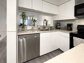 55 Truman Dr in Weston, FL - Building Photo - Building Photo