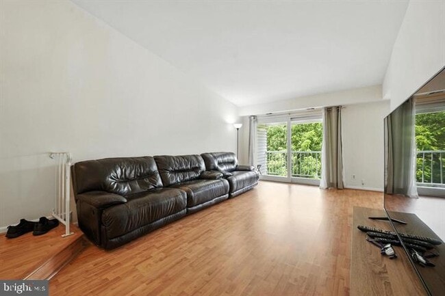 20315 Beaconfield Terrace in Germantown, MD - Building Photo - Building Photo