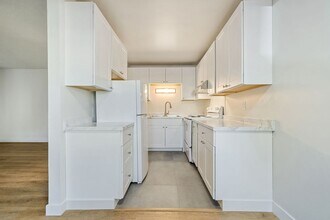 2718 SE Alder St in Portland, OR - Building Photo - Building Photo