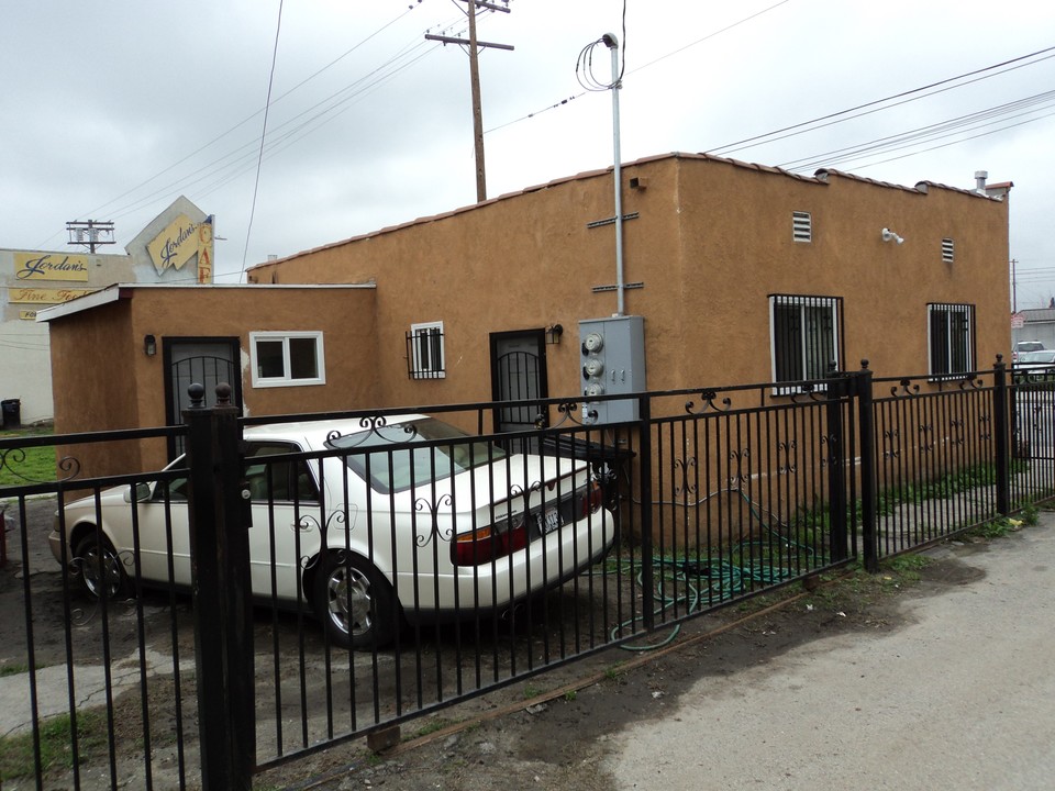 11318 Wilmington Ave in Los Angeles, CA - Building Photo