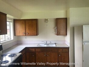 1521 NW Kings Blvd in Corvallis, OR - Foto de edificio - Building Photo