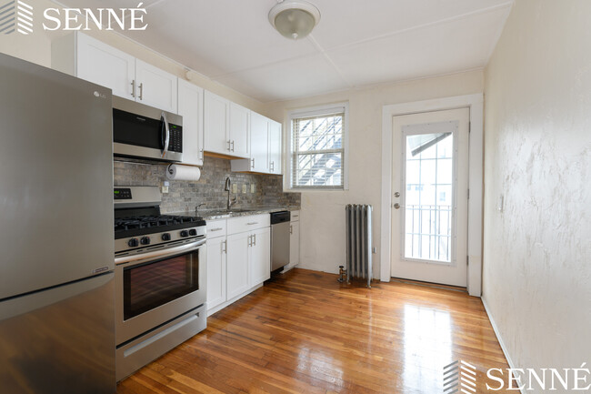 297 Spring Street Ext, Unit 4 in Medford, MA - Foto de edificio - Building Photo