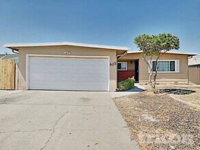 402 E Pacific Ave in Fairfield, CA - Building Photo - Building Photo