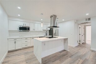 4330 Sandy River Dr in Las Vegas, NV - Building Photo