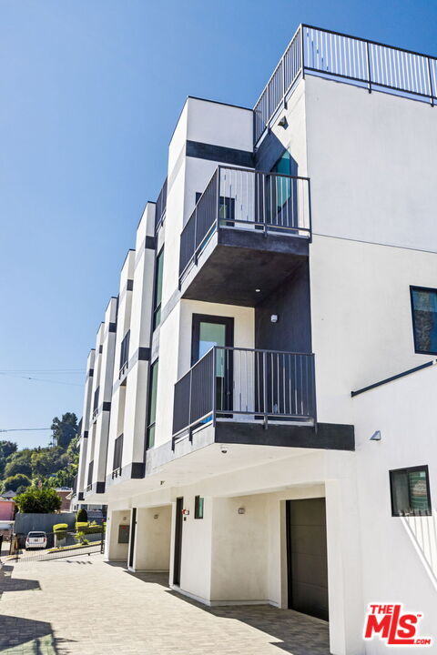 2223 Clifford St in Los Angeles, CA - Building Photo - Building Photo