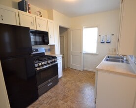 2341 Eastern Ave SE in Grand Rapids, MI - Building Photo - Building Photo