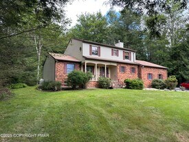 113 Sir Bradford Rd in Blakeslee, PA - Building Photo