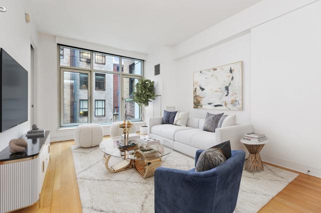 5 E 44th St in New York, NY - Building Photo