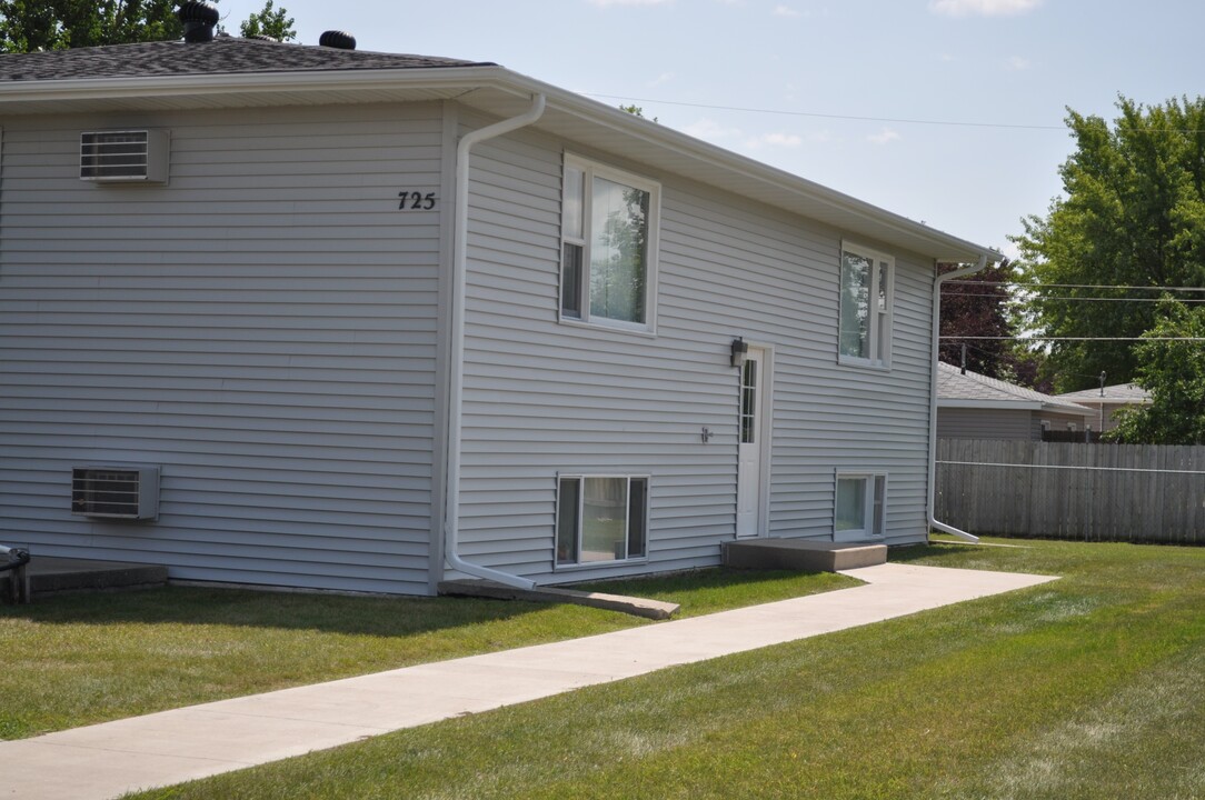 725 2nd Ave W, Unit A in West Fargo, ND - Building Photo