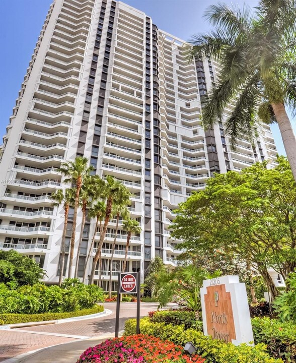 21205 Yacht Club Dr in Aventura, FL - Foto de edificio