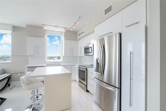 1745 E Hallandale Beach Blvd in Hallandale Beach, FL - Building Photo - Building Photo