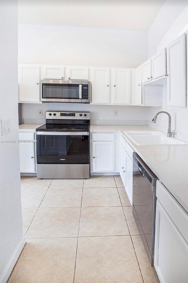 16222 SW 102nd Terrace in Miami, FL - Building Photo - Building Photo