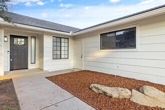 6379 N Forestiere Ave in Fresno, CA - Building Photo - Building Photo