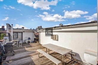 E 13TH ST., Unit 6E in New York, NY - Foto de edificio - Building Photo