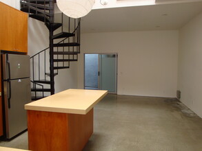 555 Rose Ave, Unit 1114 in Los Angeles, CA - Building Photo - Building Photo