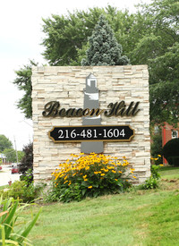 Beacon Hill Apartments in Euclid, OH - Foto de edificio - Building Photo