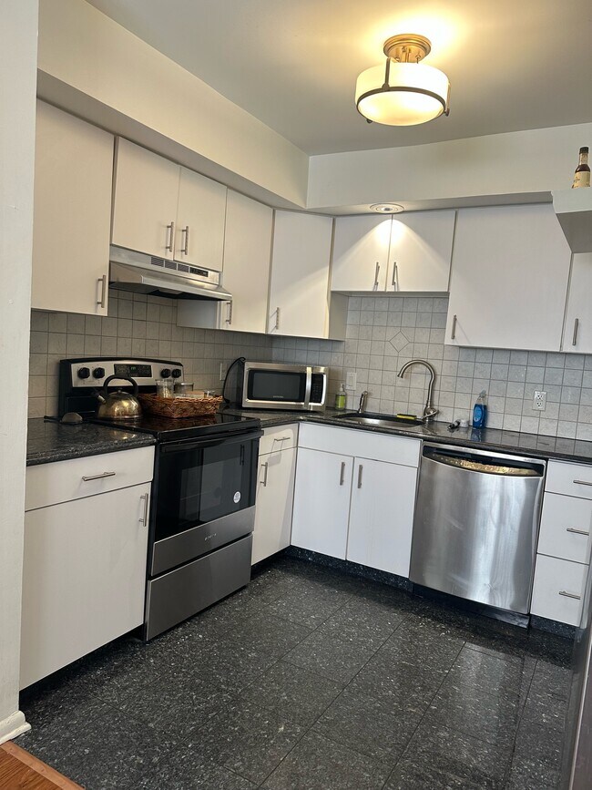 1219 Kater St in Philadelphia, PA - Building Photo - Building Photo