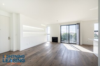 8811 Burton Way in West Hollywood, CA - Building Photo - Building Photo