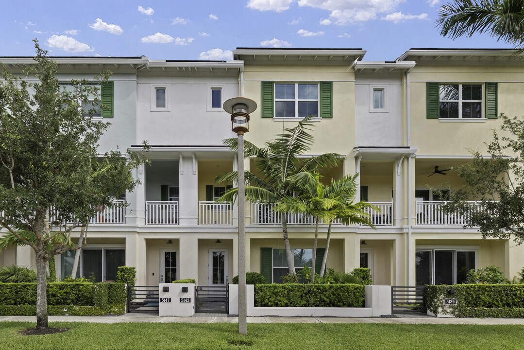 5143 Beckman Ter in Palm Beach Gardens, FL - Building Photo