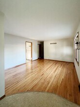 8442 Grandview Ln in Overland Park, KS - Building Photo - Building Photo