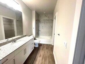 1518 FM2001 in Buda, TX - Foto de edificio - Building Photo