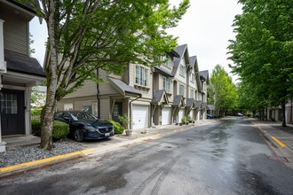 18245 NE 96th Way in Redmond, WA - Foto de edificio - Building Photo