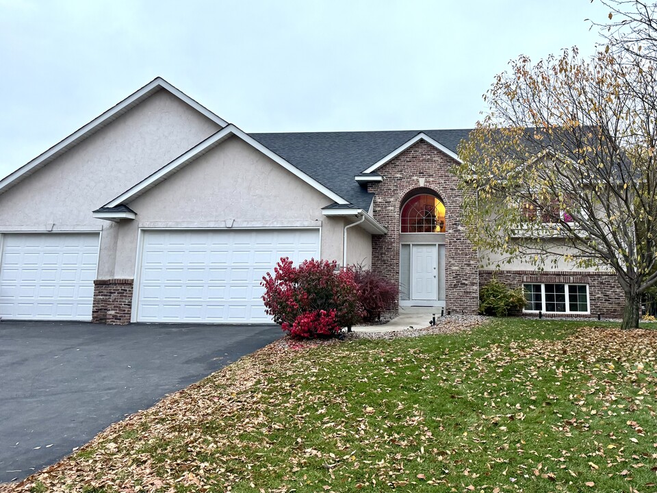 333 Pebble Rd N in Champlin, MN - Building Photo