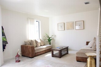 315 NE 208th Terrace in North Miami Beach, FL - Building Photo - Building Photo