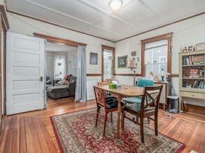 81 Bristol Rd, Unit 1 in Medford, MA - Foto de edificio - Building Photo