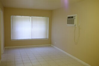 6310 French Chateau Dr in Houston, TX - Building Photo - Building Photo