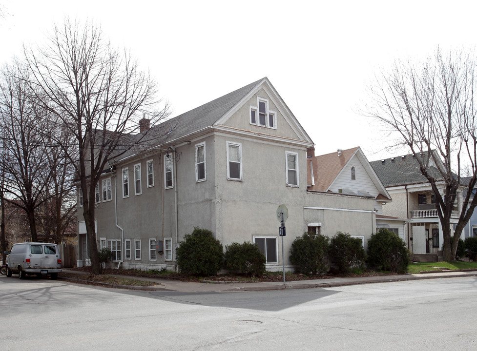 1435 Washington St NE in Minneapolis, MN - Building Photo