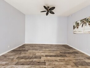 5712 Drummond Way in Naples, FL - Building Photo - Building Photo