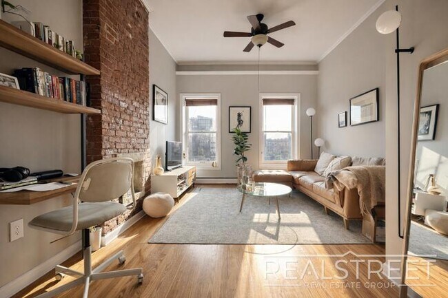 Updated Spacious 1 BR in Cobble Hill!, Unit 3R in Brooklyn, NY - Foto de edificio - Building Photo