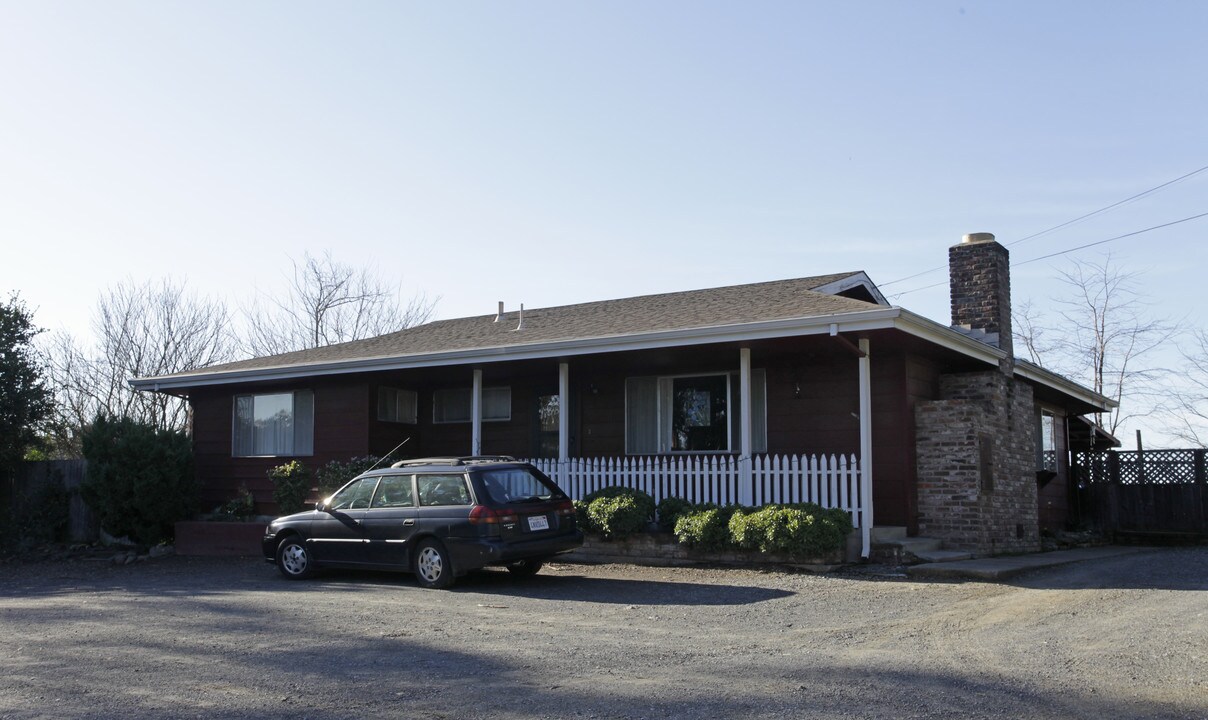 430 Gossage Ave in Petaluma, CA - Foto de edificio