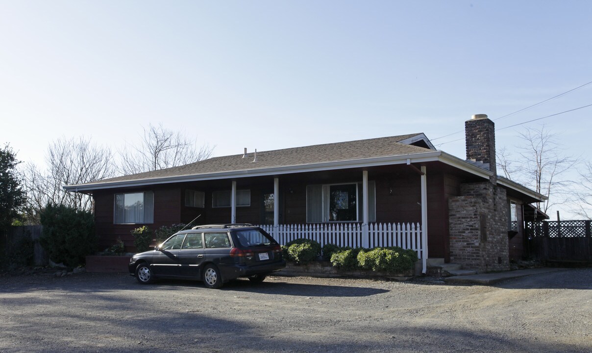 430 Gossage Ave in Petaluma, CA - Building Photo