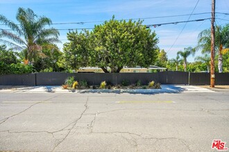 5956 Woodlake Ave in Los Angeles, CA - Building Photo - Building Photo