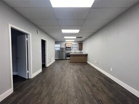 919 S Carroll Blvd in Denton, TX - Building Photo