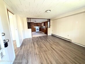 647 Laurel St in Dickson City, PA - Building Photo - Building Photo