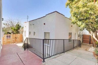 3350 Hamilton Way, Unit A in Los Angeles, CA - Foto de edificio - Building Photo